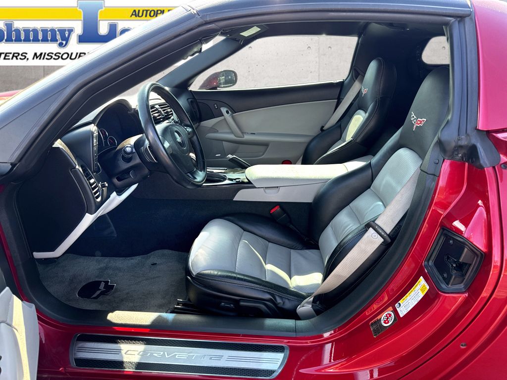 2008 Chevrolet Corvette - 1G1YY26WX85109561 - Image #19